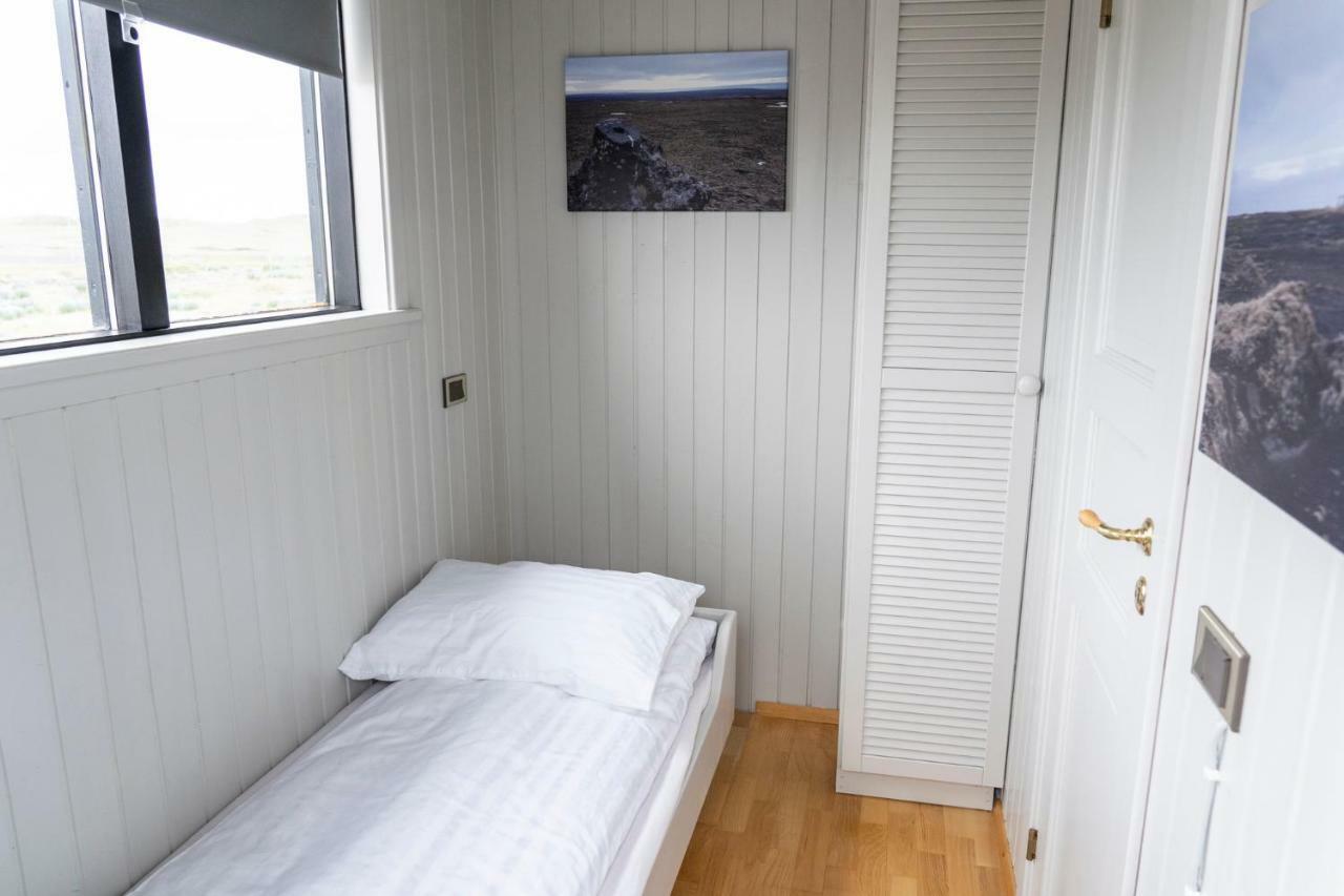 Black Beach Cottage Thorlakshofn Экстерьер фото